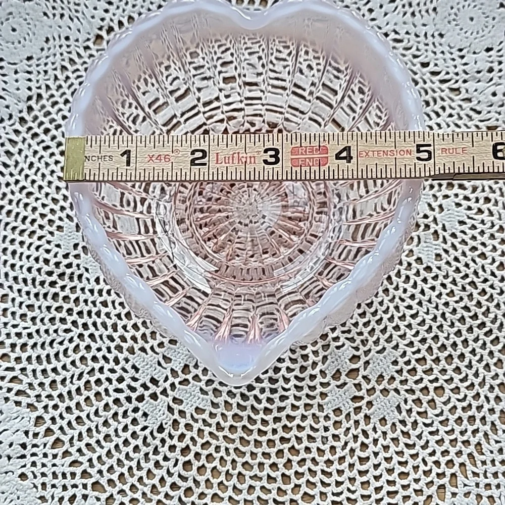 Vintage Fenton Pink Opalescent Ribbed Glass Heart Shaped Dish - Picture 8 of 10